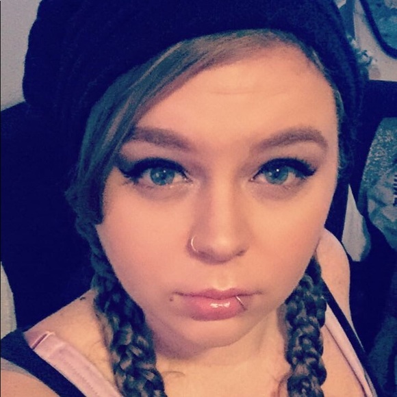 Meet your Posher, Krystal - Picture 1 of 1